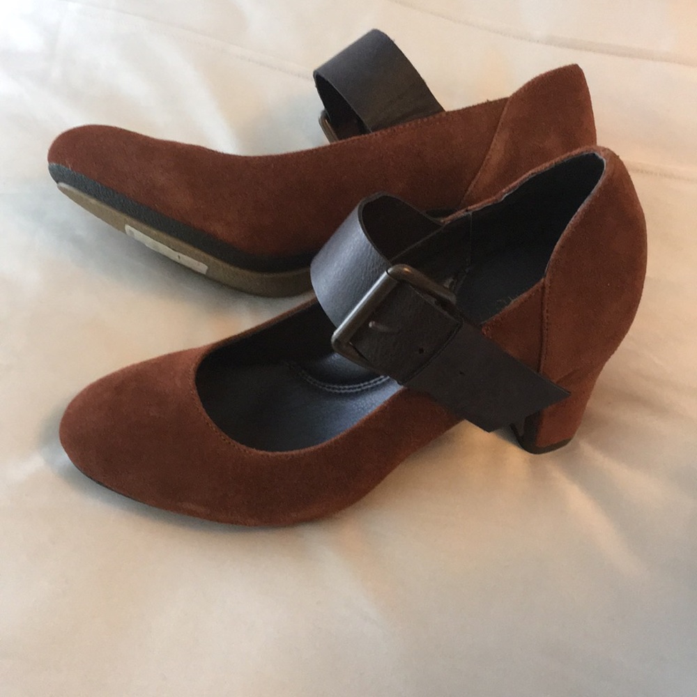 NIB! Kenneth Cole Enjoy the Look Heels